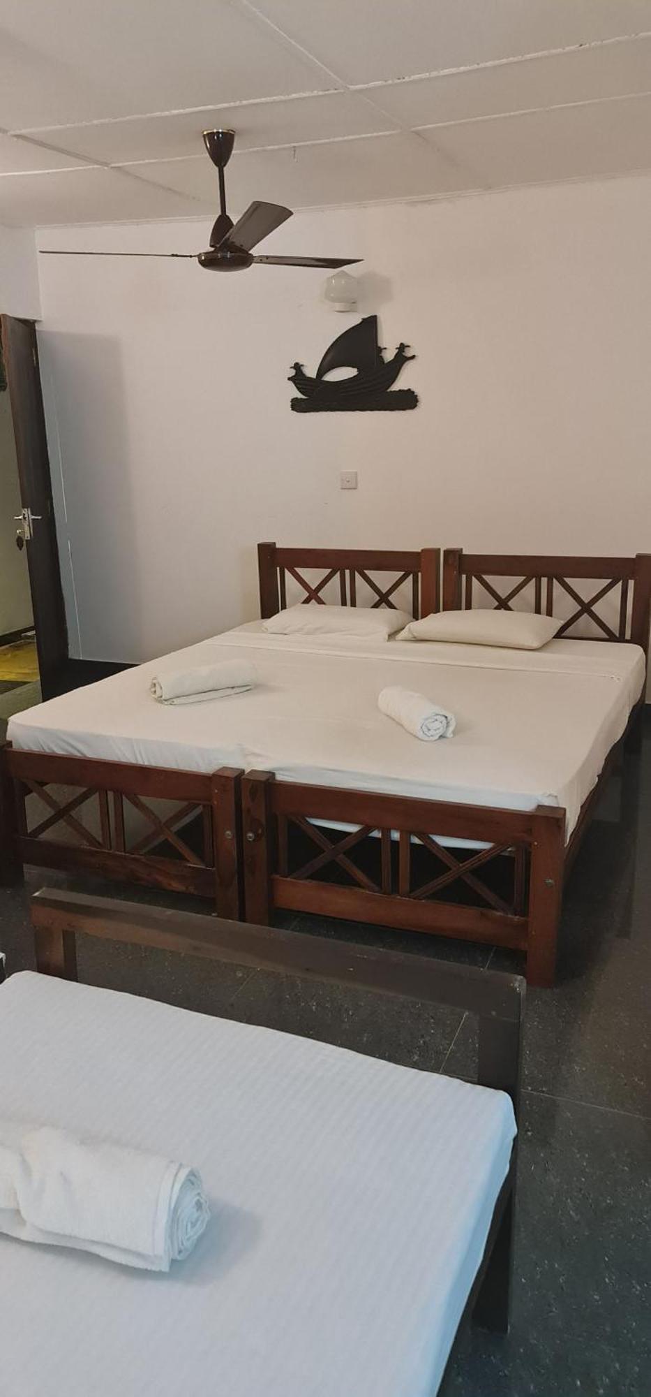 Thiranagama Beach Hotel Hikkaduwa Exteriör bild