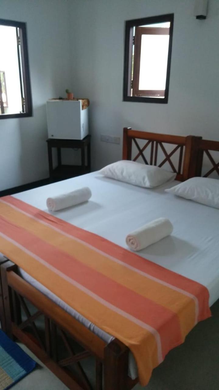 Thiranagama Beach Hotel Hikkaduwa Exteriör bild