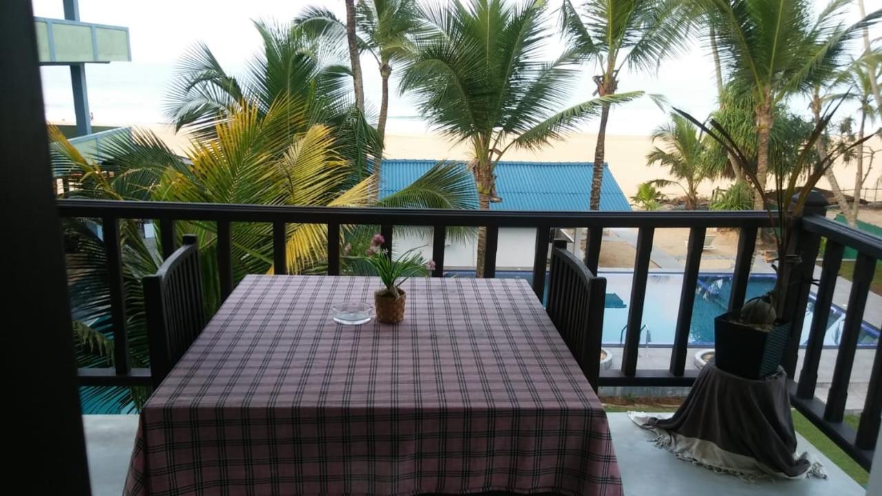 Thiranagama Beach Hotel Hikkaduwa Exteriör bild