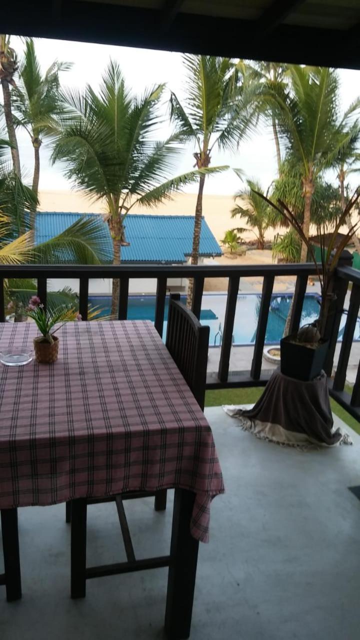 Thiranagama Beach Hotel Hikkaduwa Exteriör bild