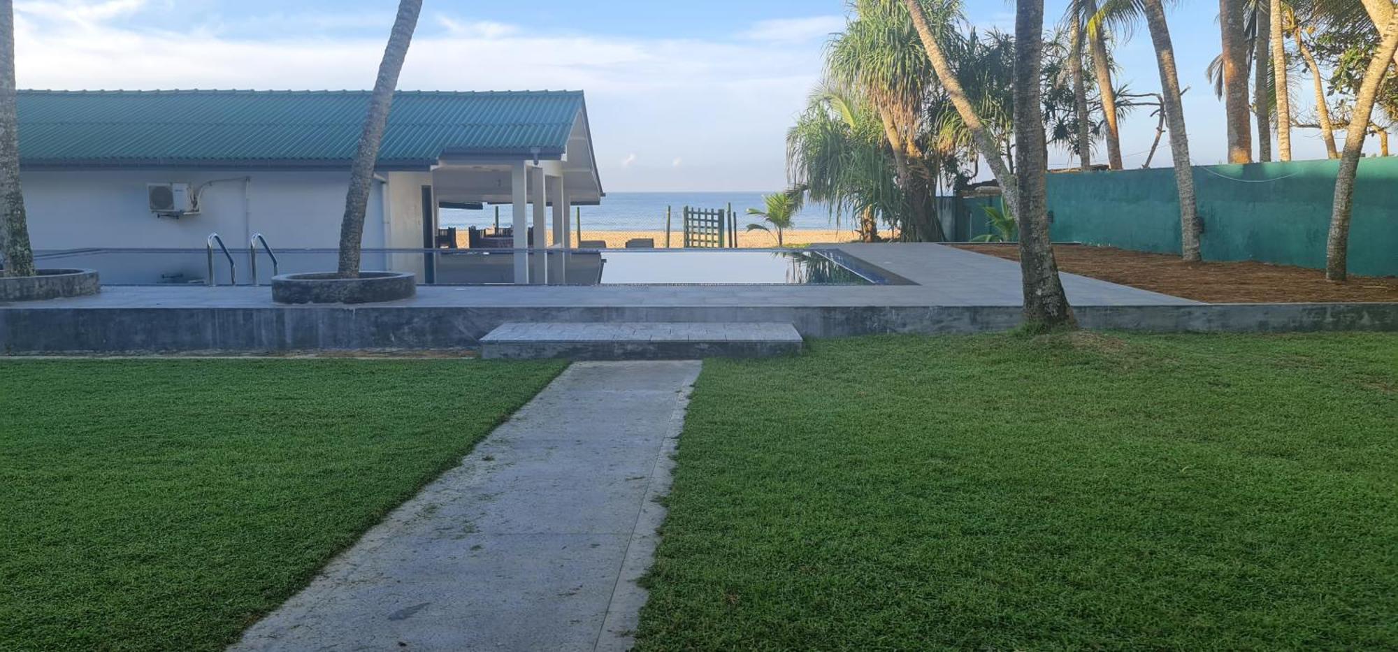 Thiranagama Beach Hotel Hikkaduwa Exteriör bild