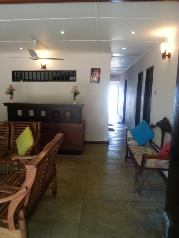 Thiranagama Beach Hotel Hikkaduwa Exteriör bild