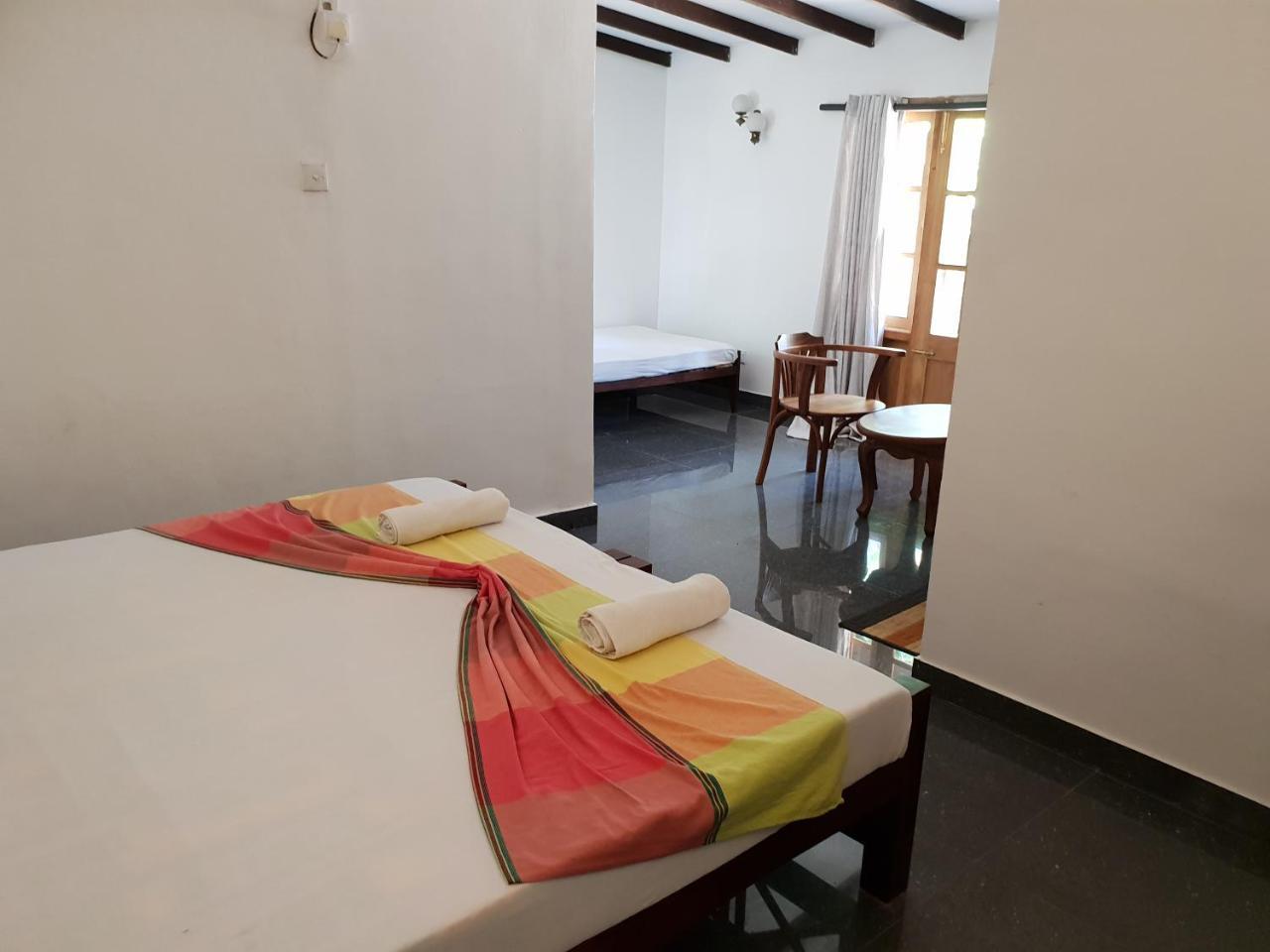 Thiranagama Beach Hotel Hikkaduwa Exteriör bild