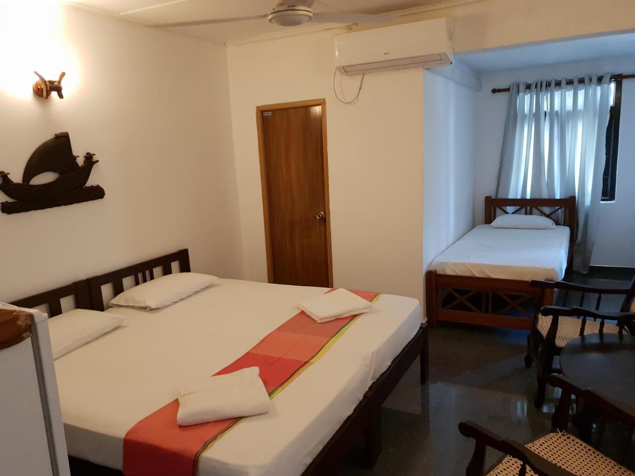 Thiranagama Beach Hotel Hikkaduwa Exteriör bild