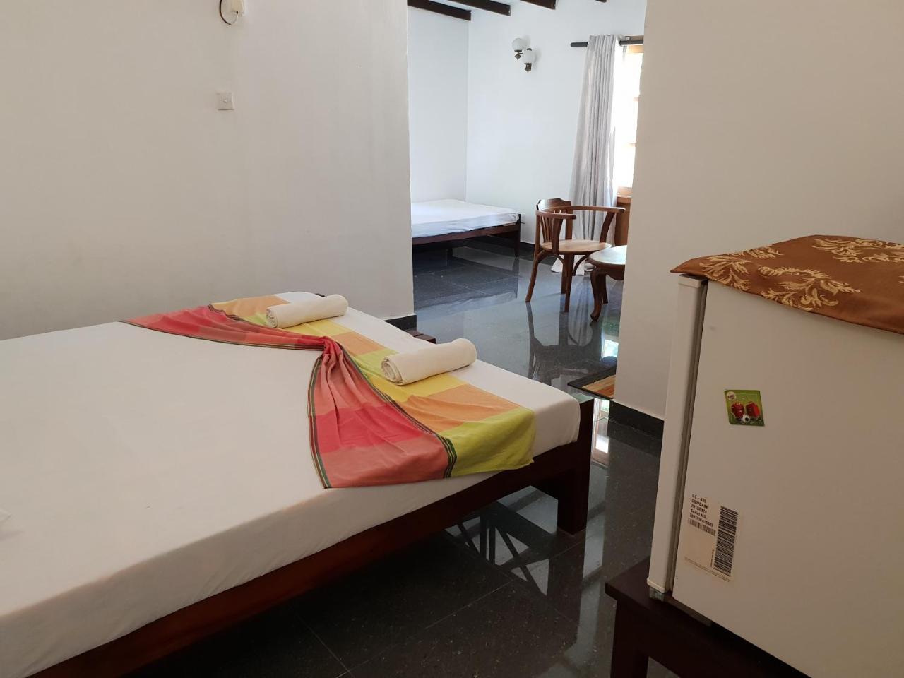 Thiranagama Beach Hotel Hikkaduwa Exteriör bild