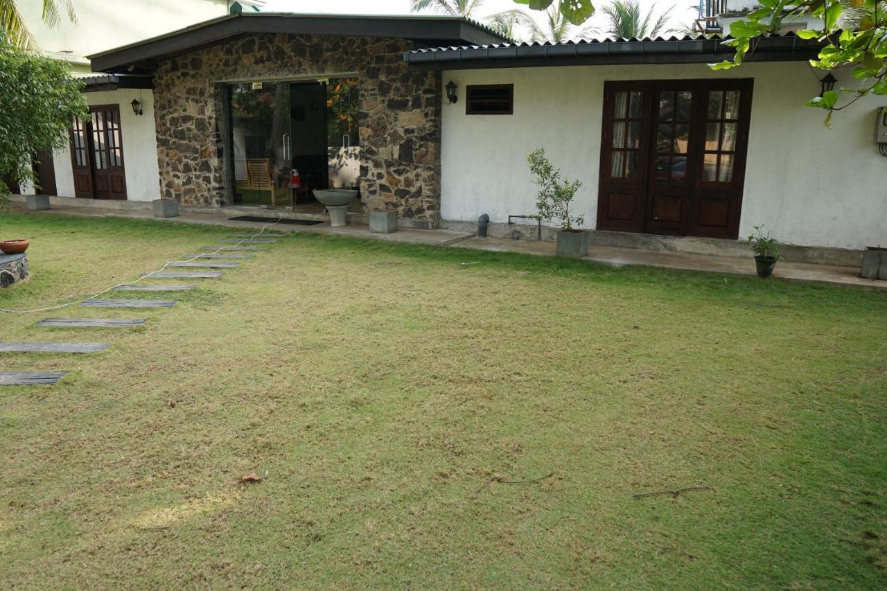 Thiranagama Beach Hotel Hikkaduwa Exteriör bild